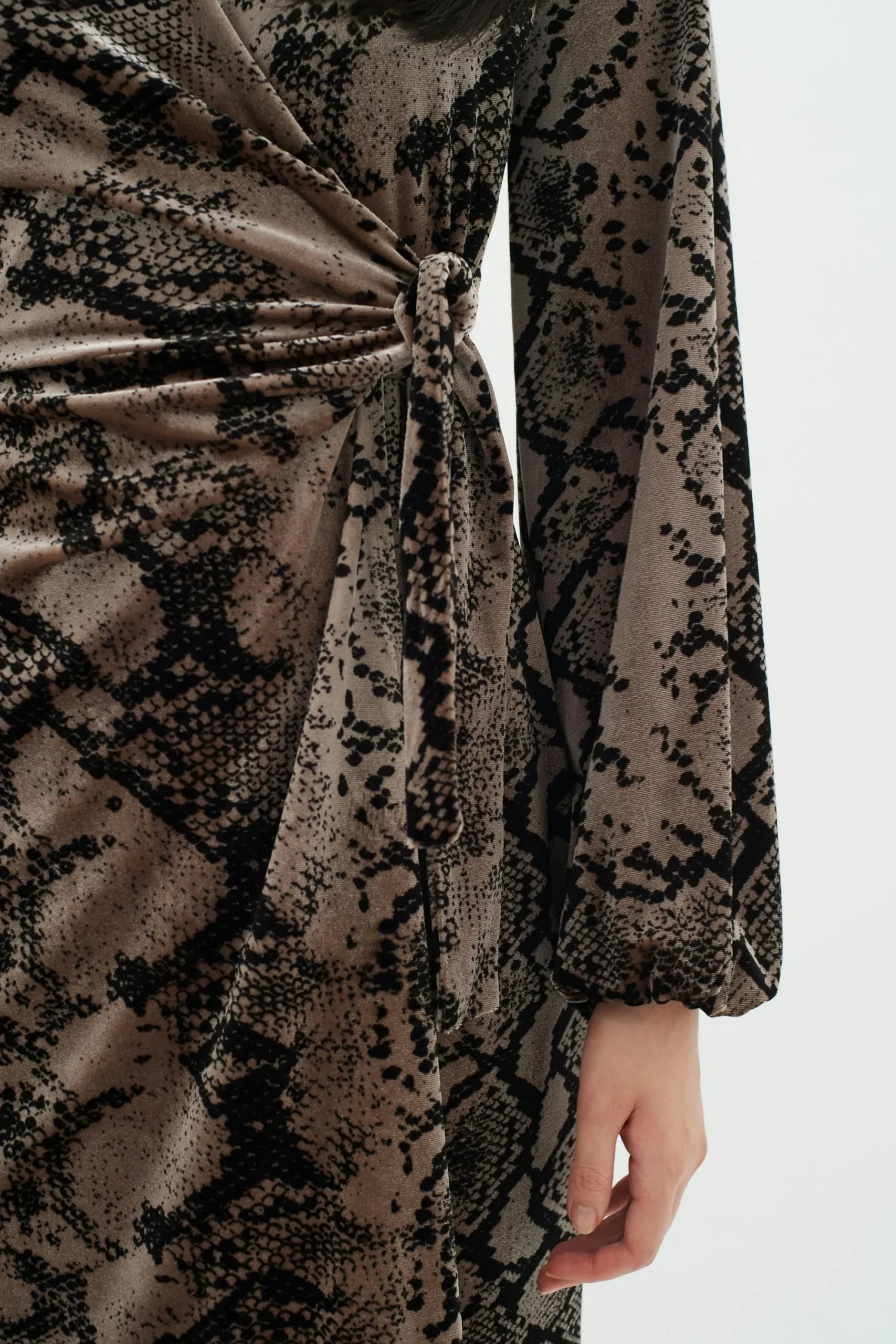 InWear BrynnIW Goriel velur Wrap Kjole* Kjoler