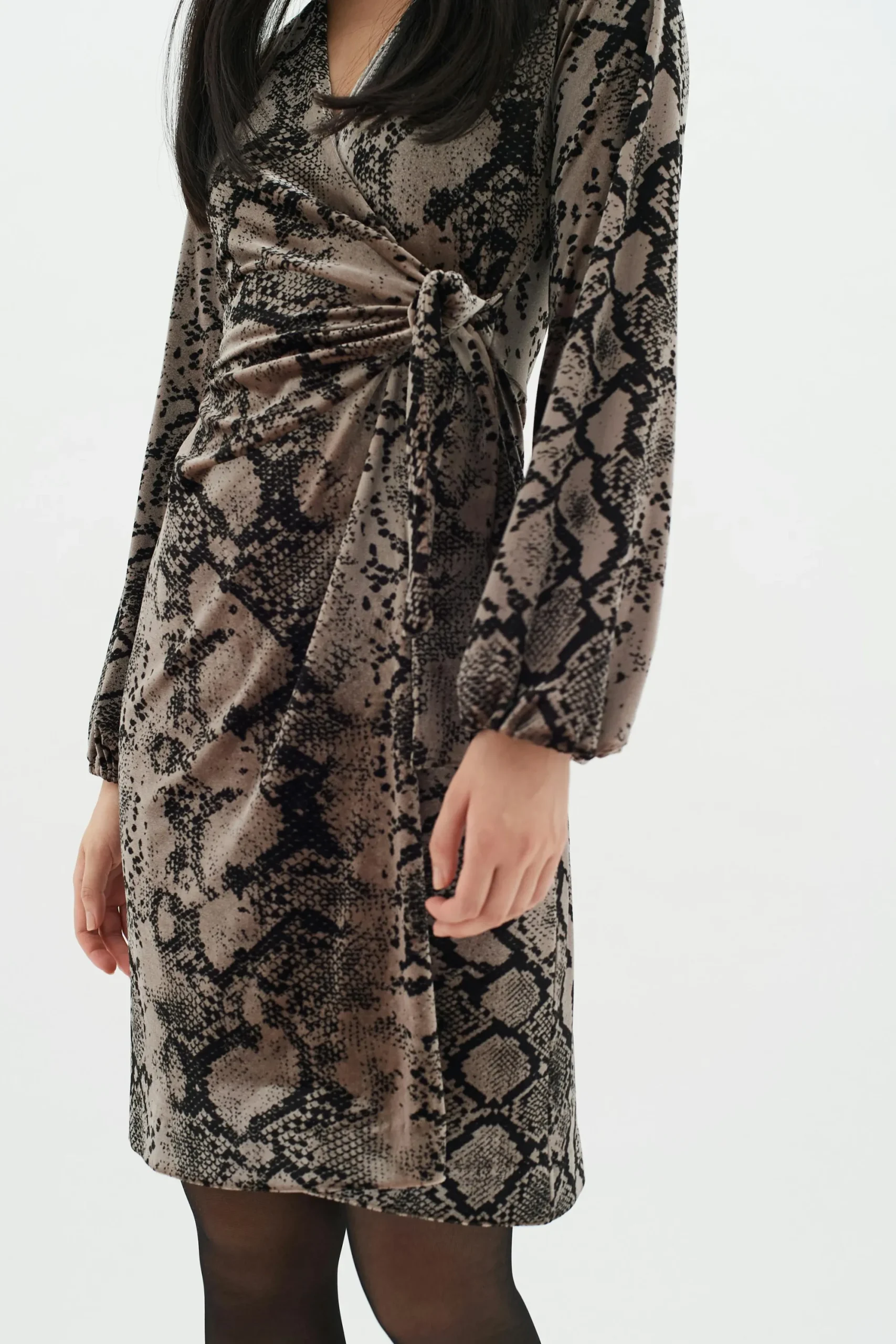 InWear BrynnIW Goriel velur Wrap Kjole* Kjoler